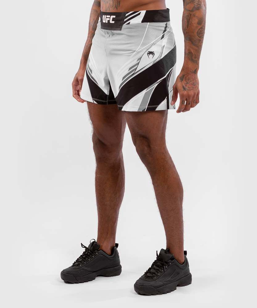 Pantaloncini-MMA-Venum-UFC-Fight-Night-Authentic-Short-Fit-3_833x-1.jpg